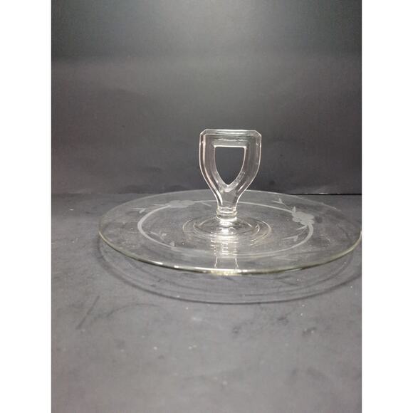 Crystal Clear Glass Tidbit Snack Platter Tray, Sandwich Dish Center Handle Plate - Picture 6 of 9